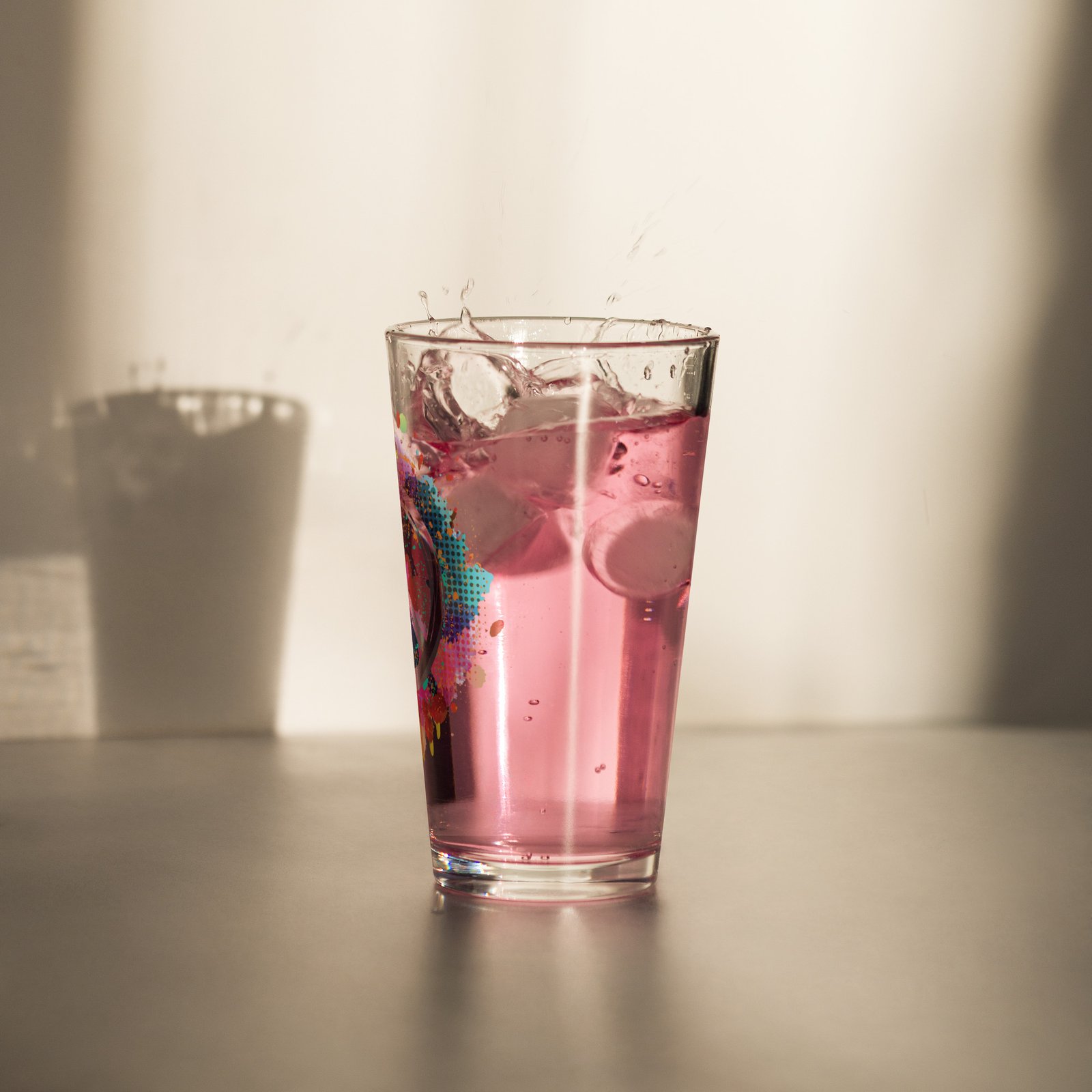 Splatter Peace Sign Shaker pint glass - Image 2
